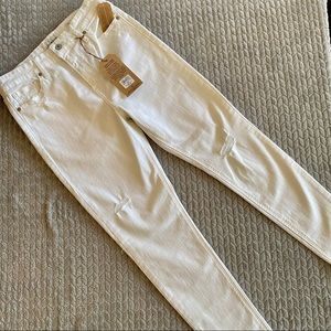 Lucky Brand White Bridget Skinny Jeans. Never worn. Size 8/29